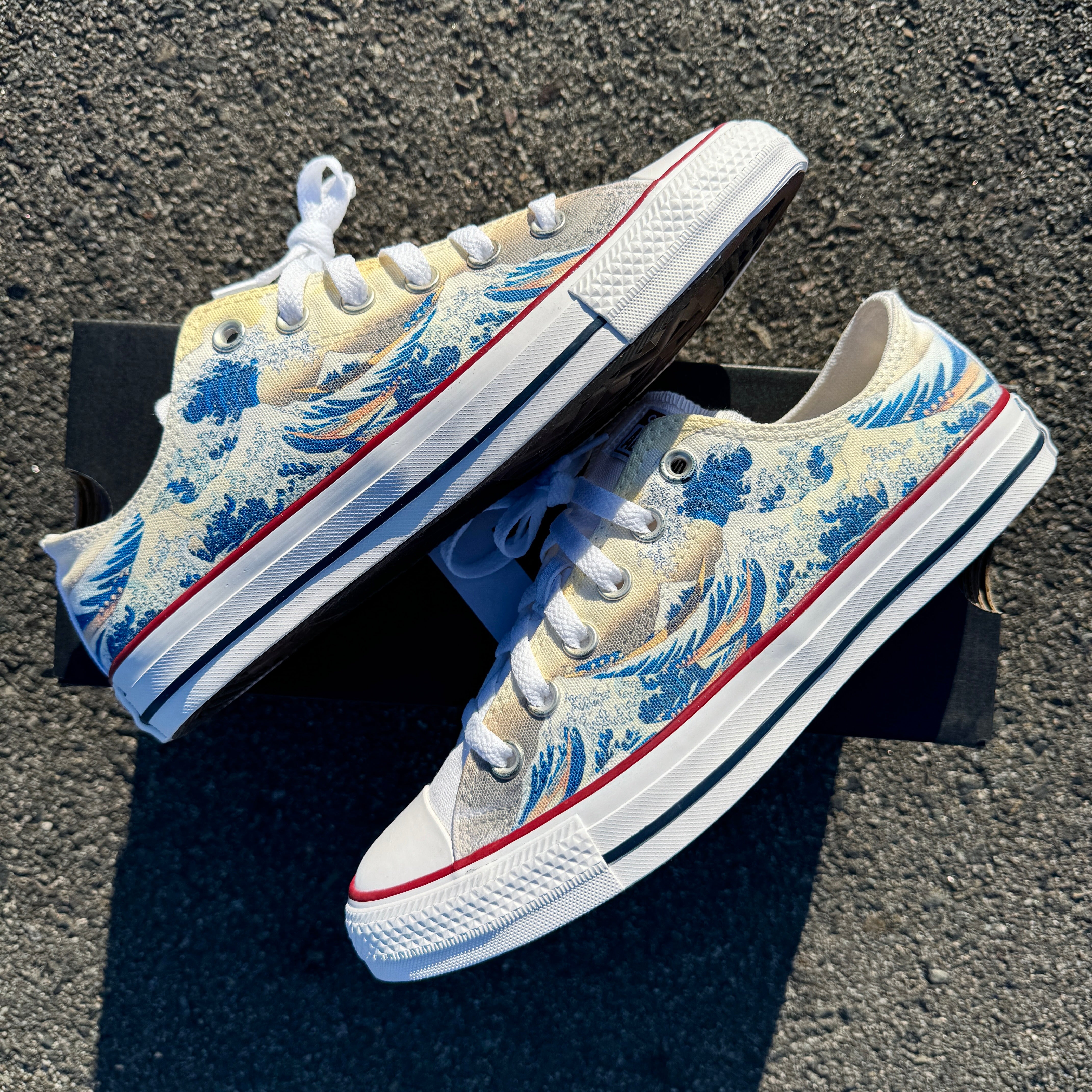 The great wave on sale converse