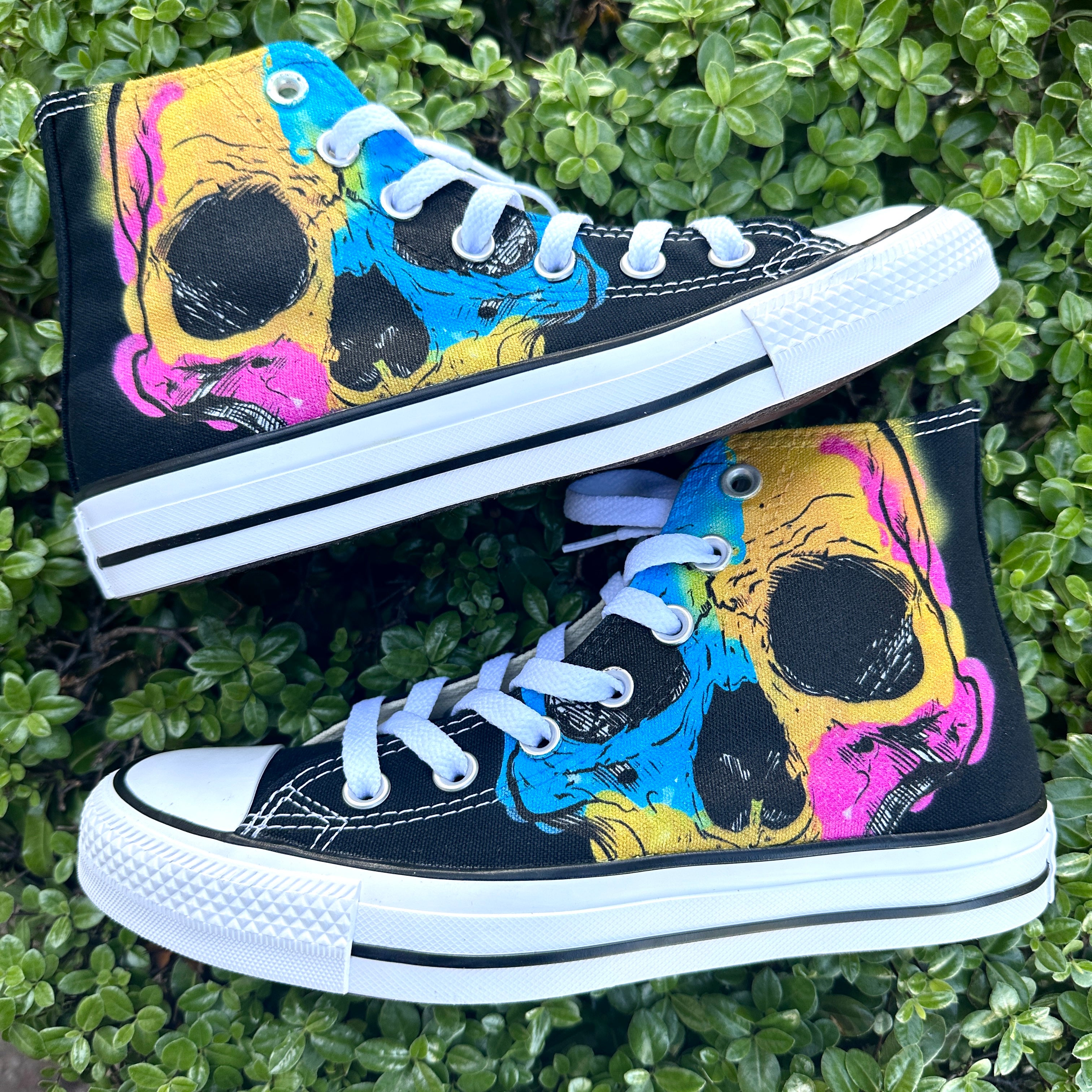 Converse with skulls on hot sale them