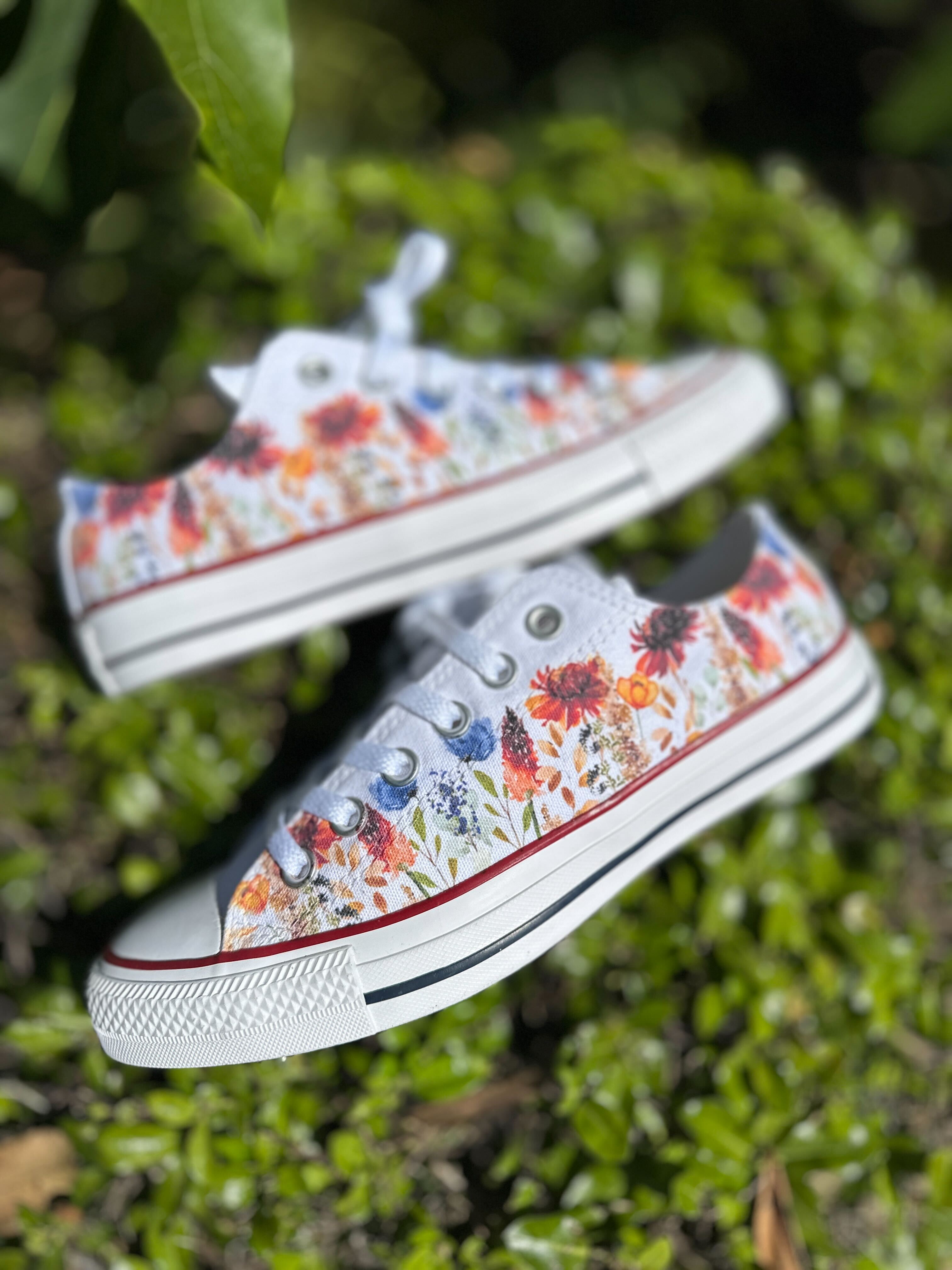 Converse on sale bee print