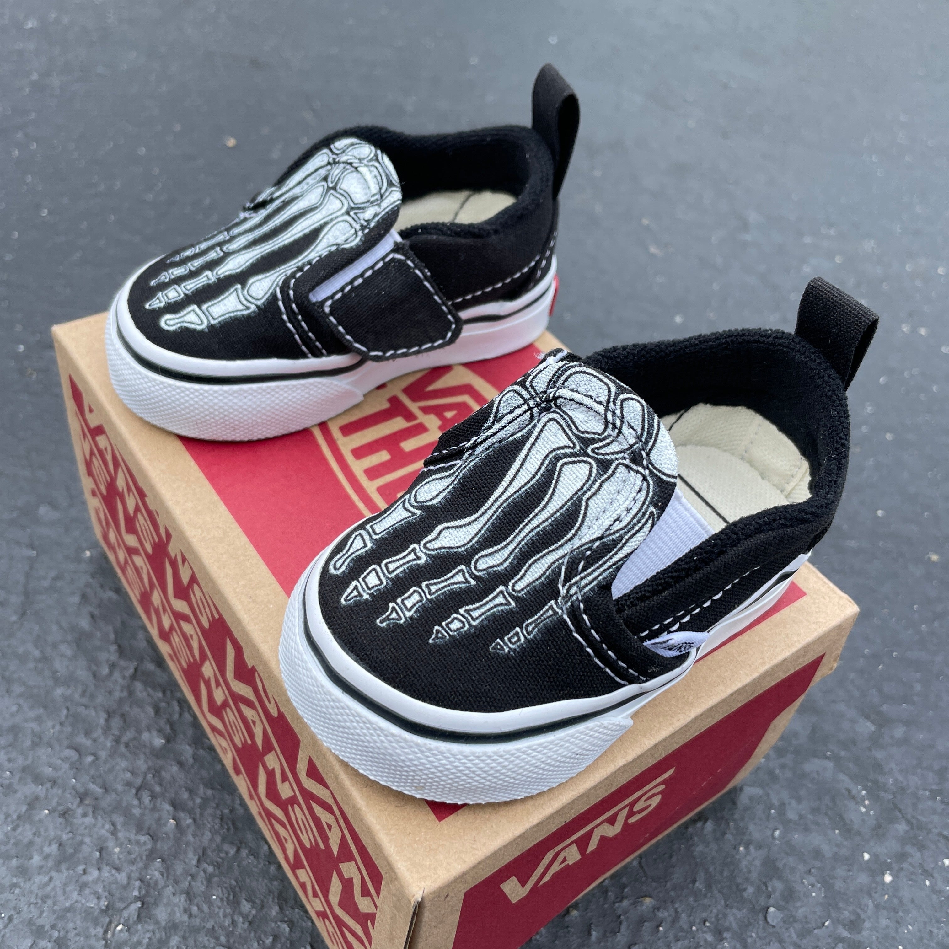 Fashion vans skeleton slip ons